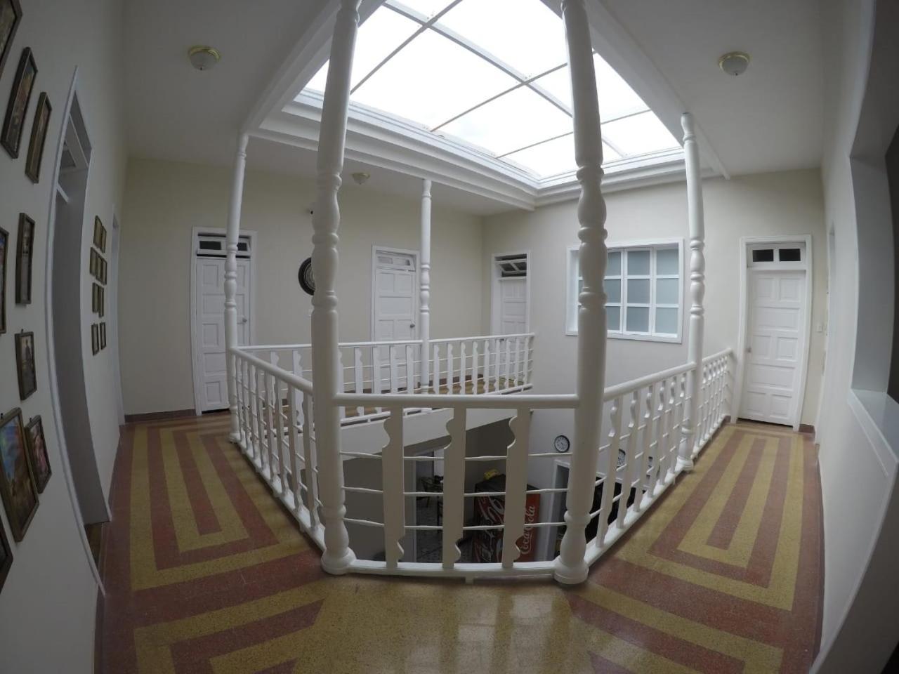 ميديلين Nomad Hostel المظهر الخارجي الصورة