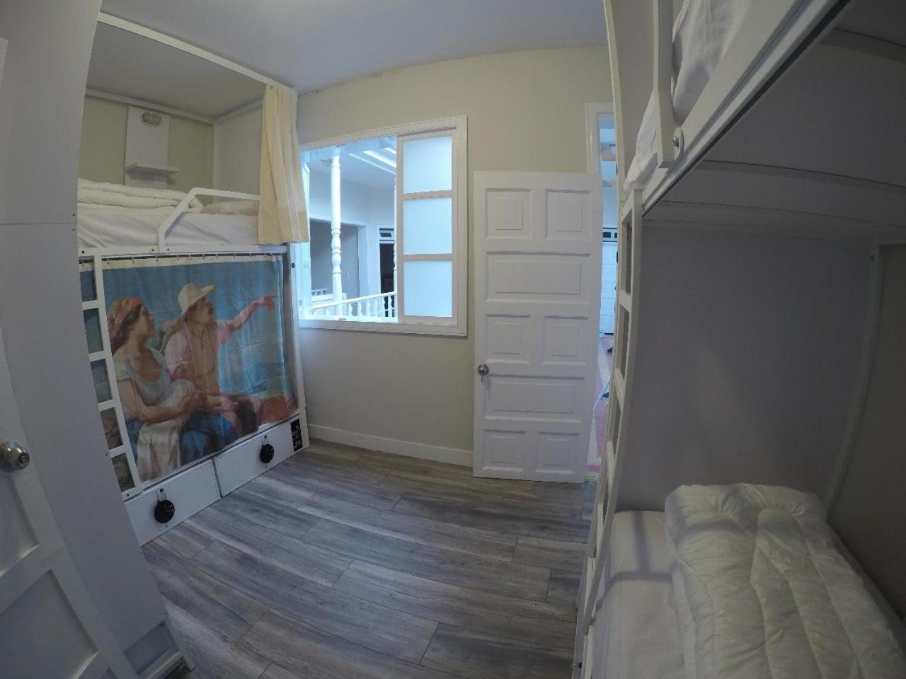 ميديلين Nomad Hostel المظهر الخارجي الصورة