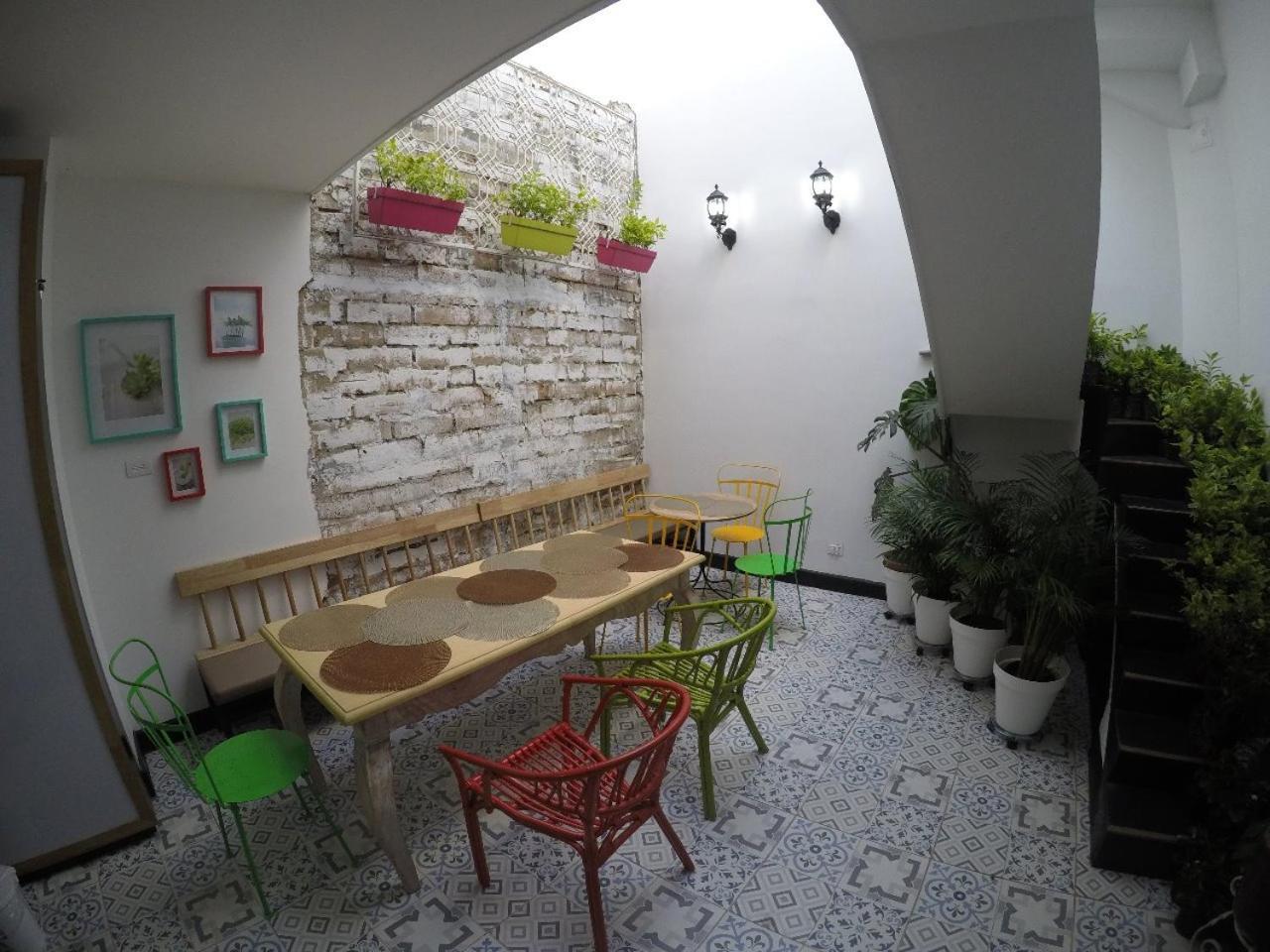 ميديلين Nomad Hostel المظهر الخارجي الصورة